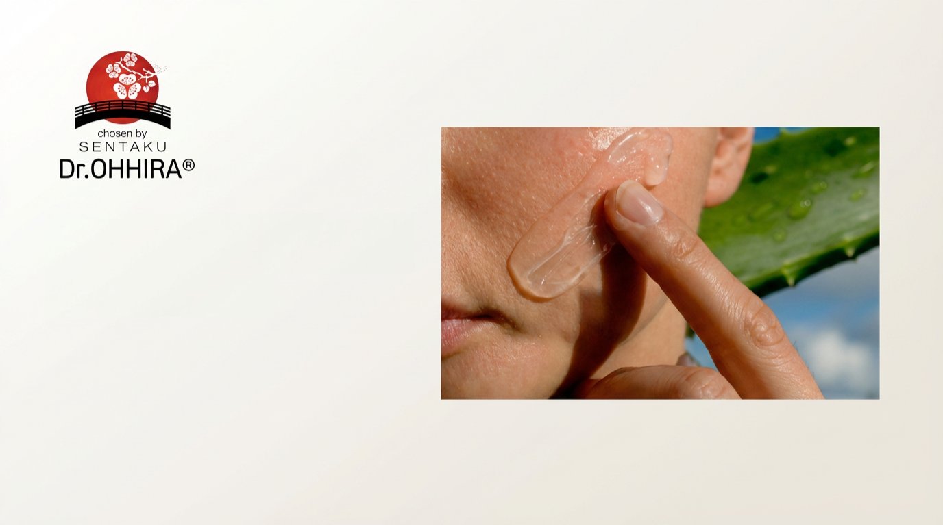 Inimese nägu, kellele kantakse aaloegeeli; taustal on aaloe leht ja brändi logo.